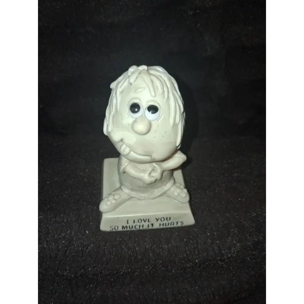 Vintage I LOVE YOU THIS MUCH IT HURTS Russ Berrie 1968 Blue Resin Figurine